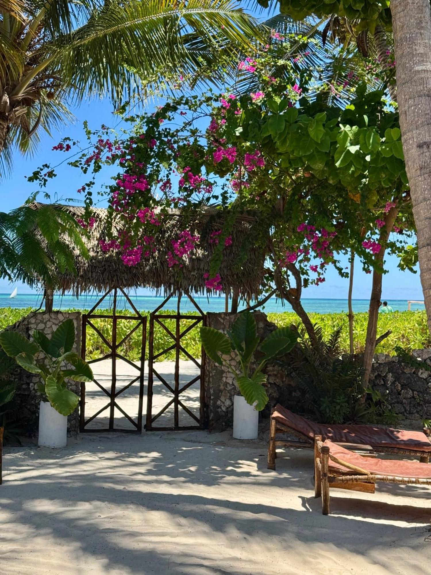 Villa Kipara - Private Beach & Pool Pwani Mchangani Dış mekan fotoğraf